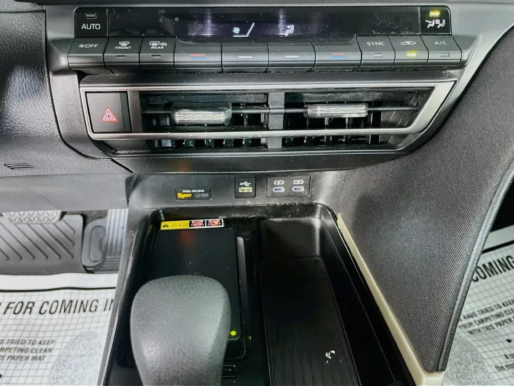 Toyota Camry photo 20