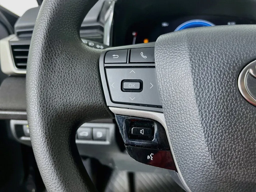 Toyota Camry photo 14