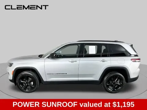 More photos of 2022 Jeep Grand Cherokee Altitude at Clement Supercenter, MO
