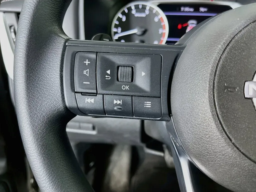 Nissan Rogue photo 14