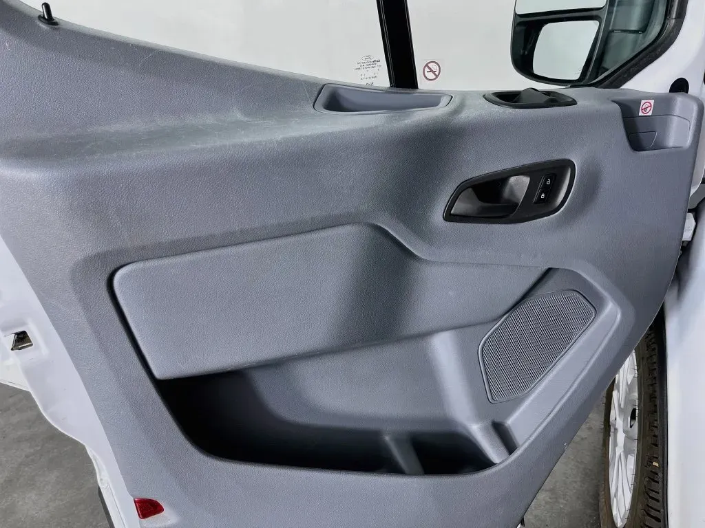 Ford Transit-250 photo 23