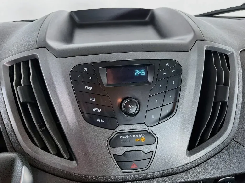 Ford Transit-250 photo 18