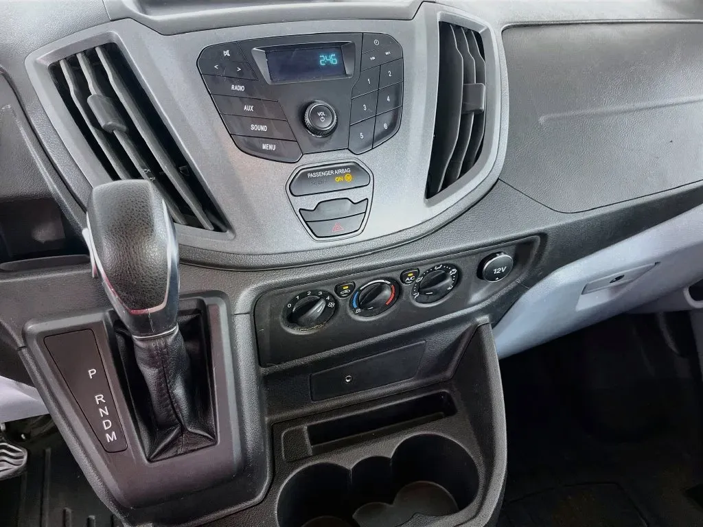 Ford Transit-250 photo 21