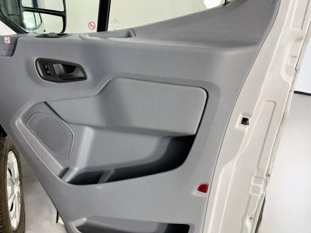 Ford Transit-250 photo 30