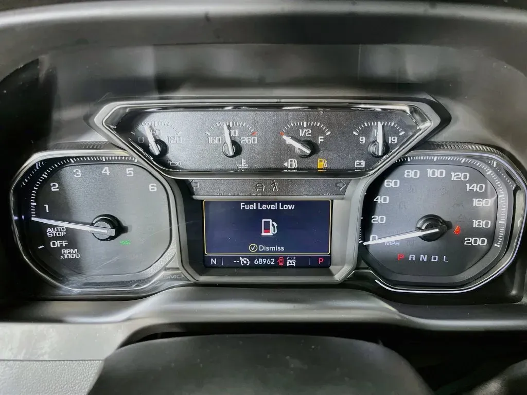 GMC Sierra photo 16
