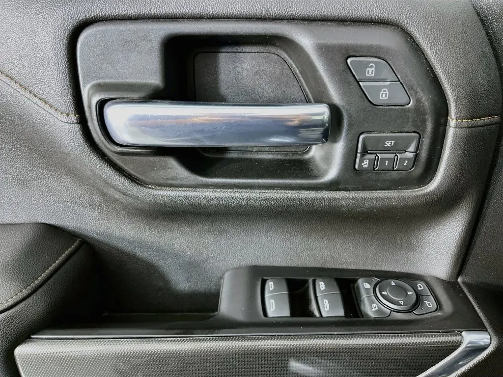 GMC Sierra photo 25