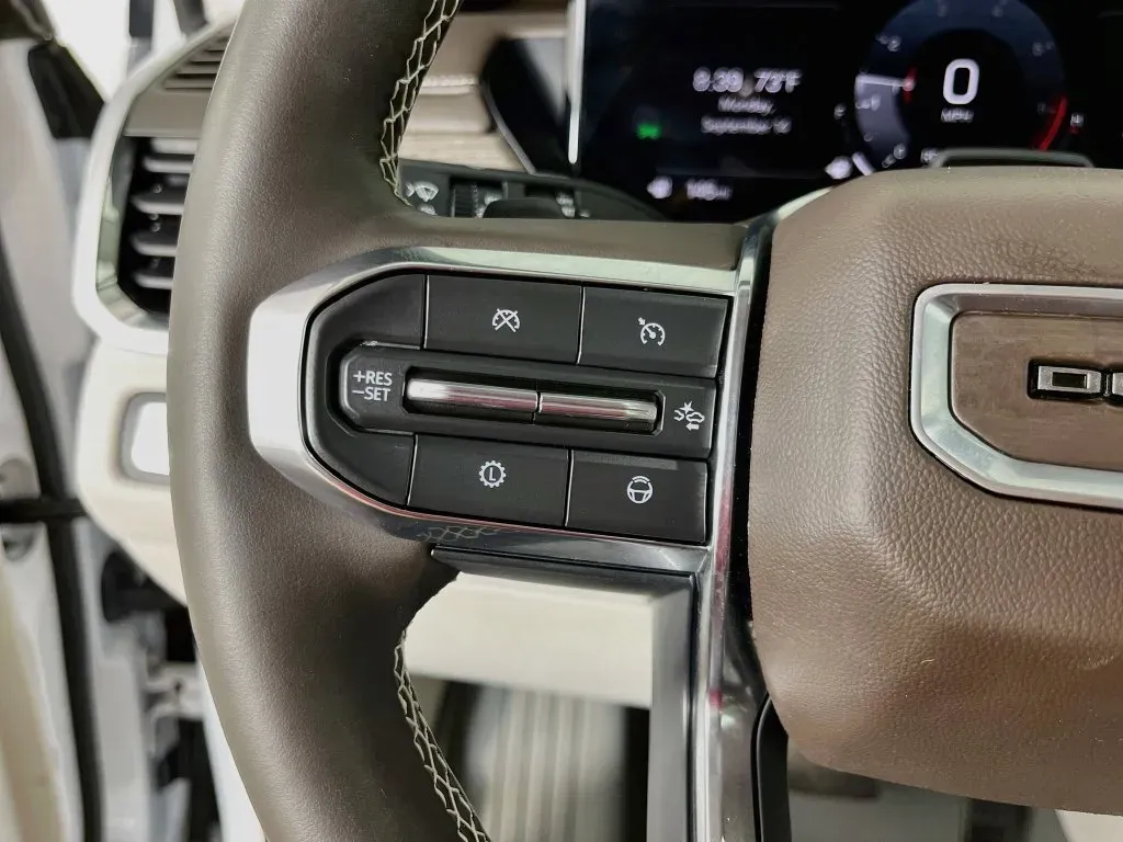 GMC Acadia photo 14