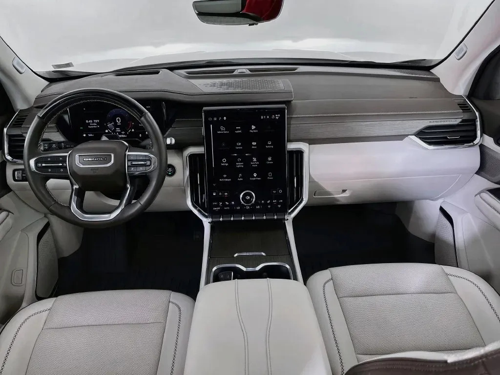 GMC Acadia photo 10