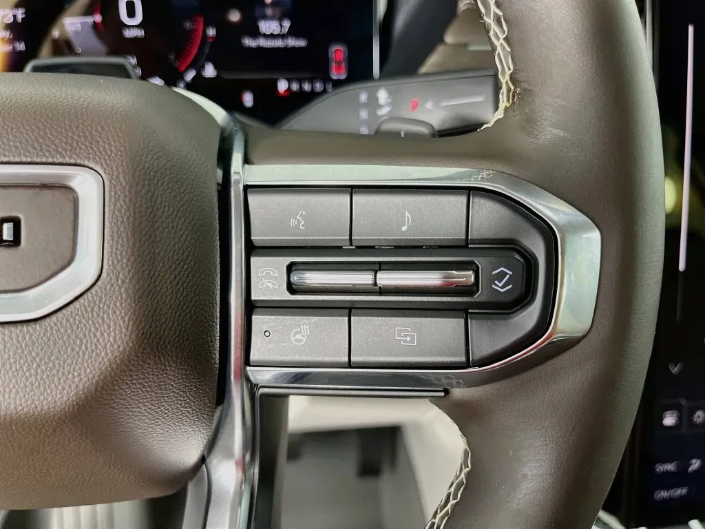 GMC Acadia photo 16