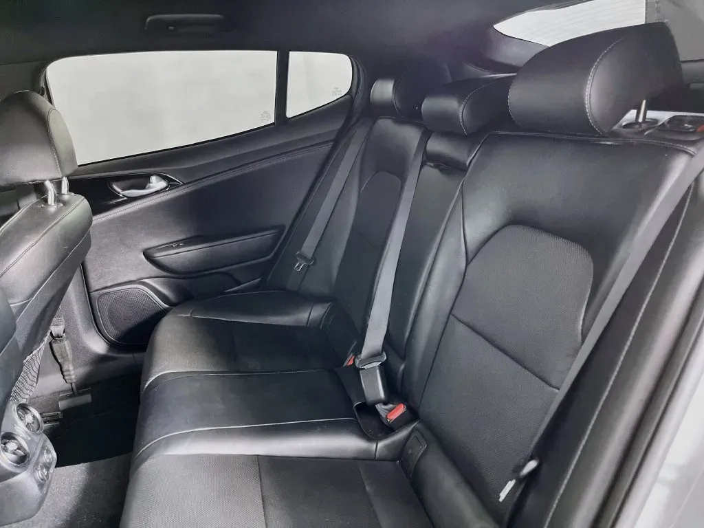 Kia Stinger photo 25