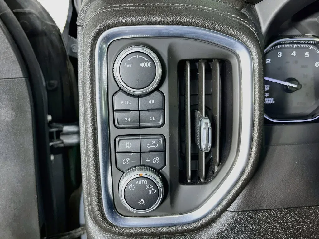 GMC Sierra photo 11