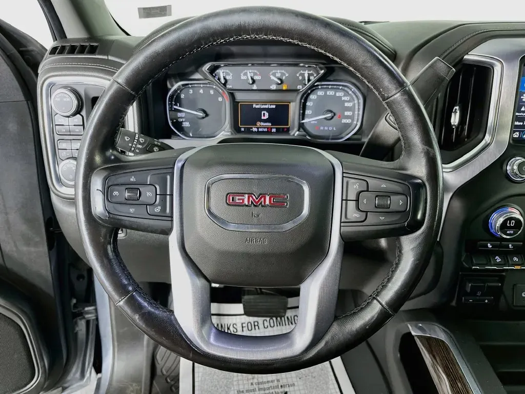 GMC Sierra photo 13