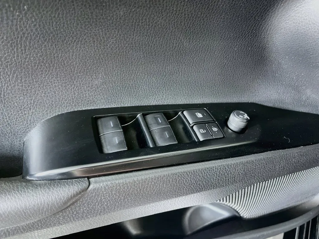 Toyota Camry photo 23
