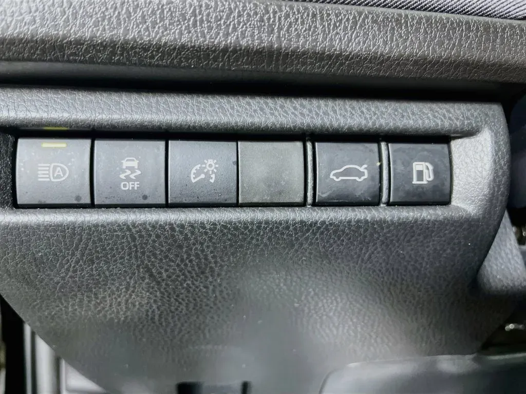 Toyota Camry photo 11