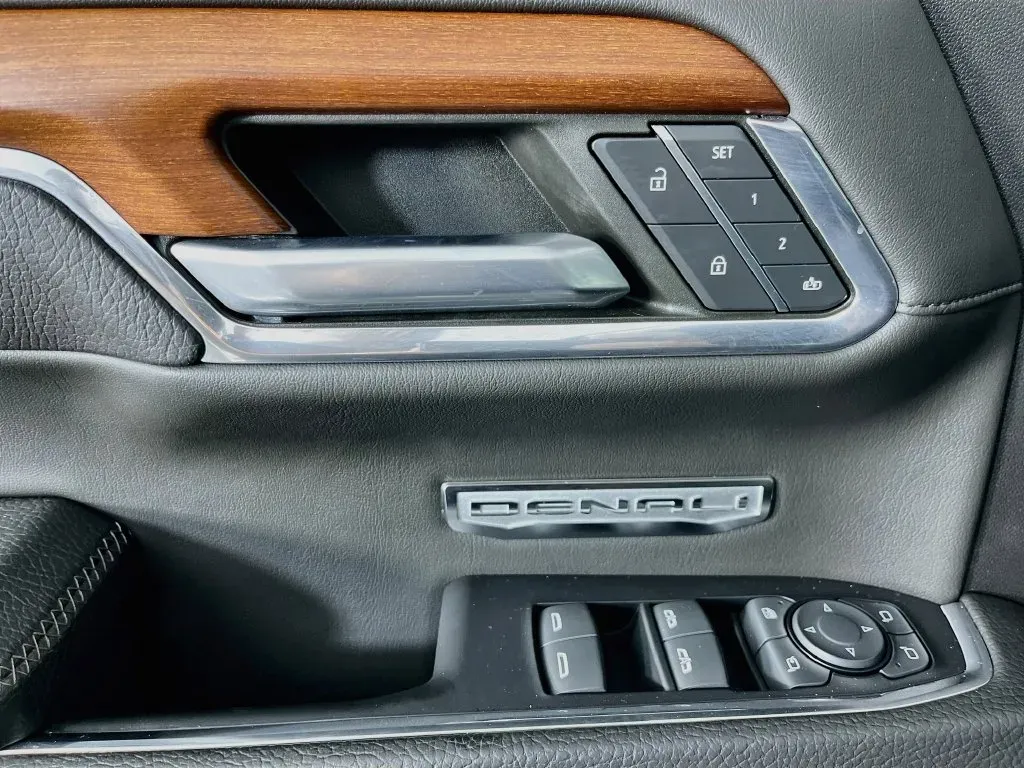 GMC Sierra photo 25