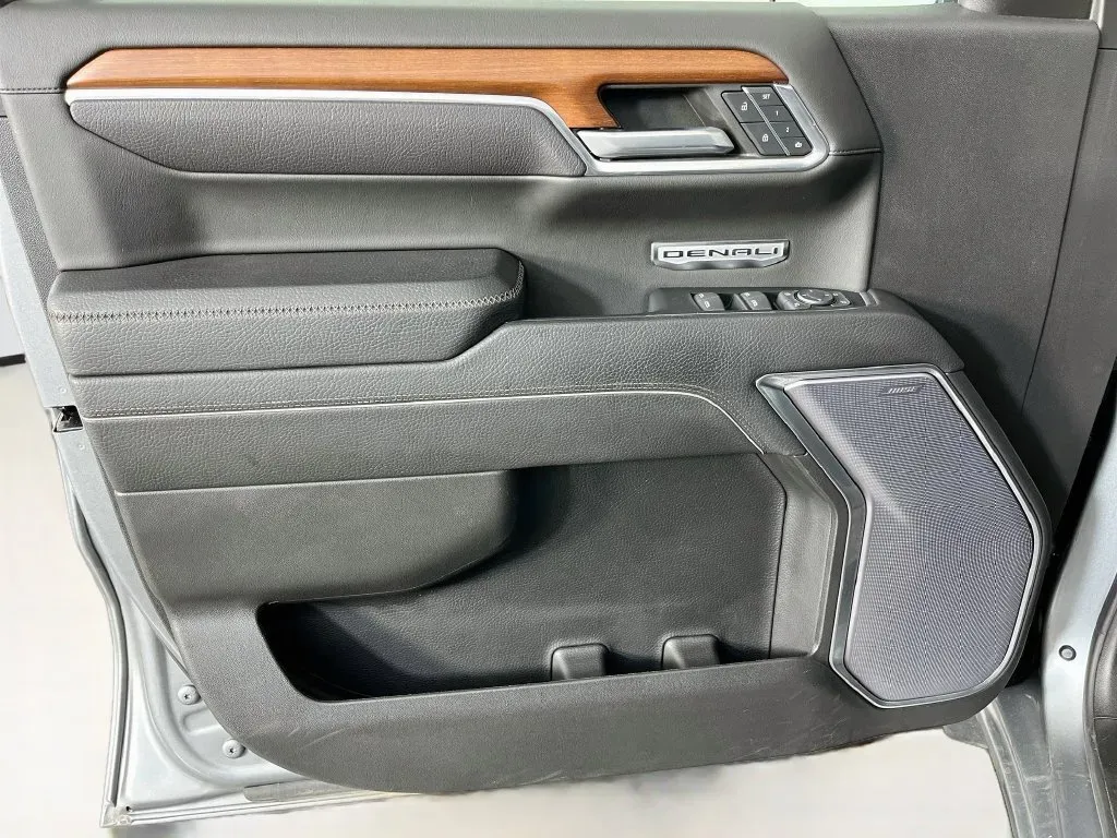 GMC Sierra photo 26