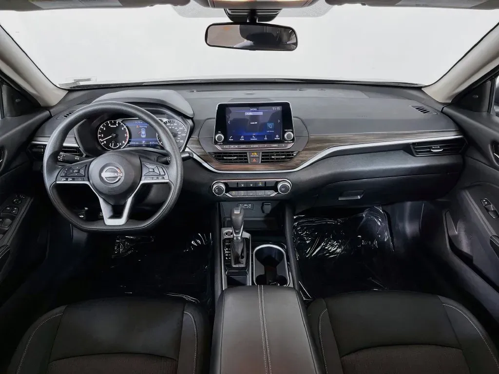 Nissan Altima photo 10