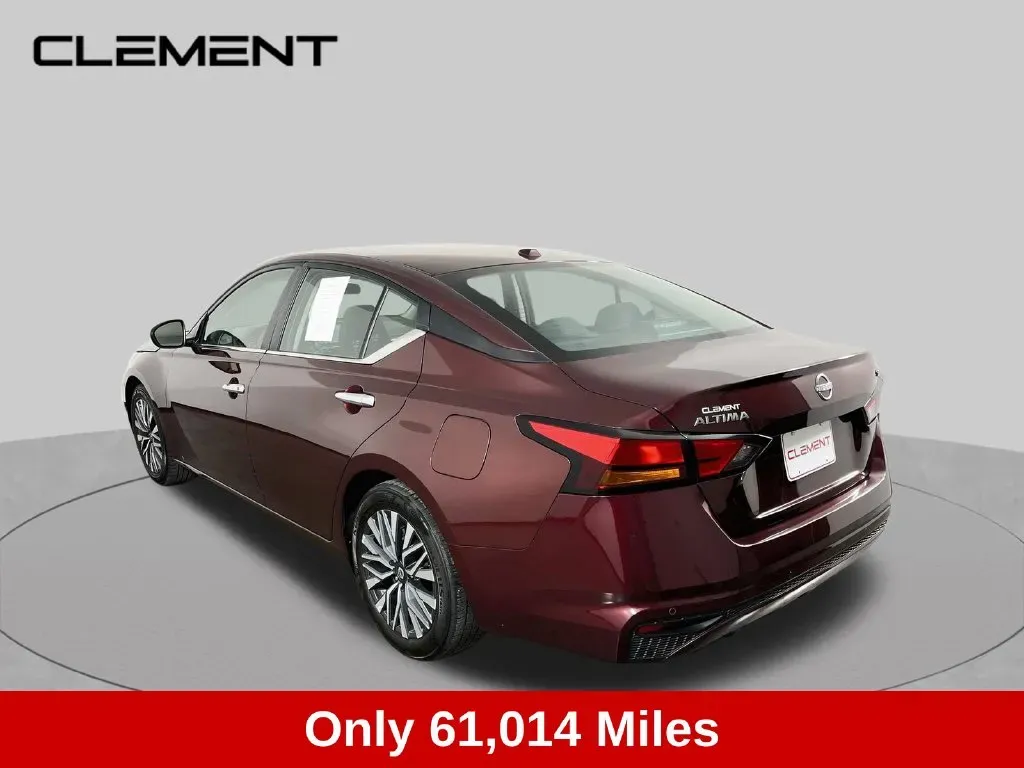 Nissan Altima photo 8