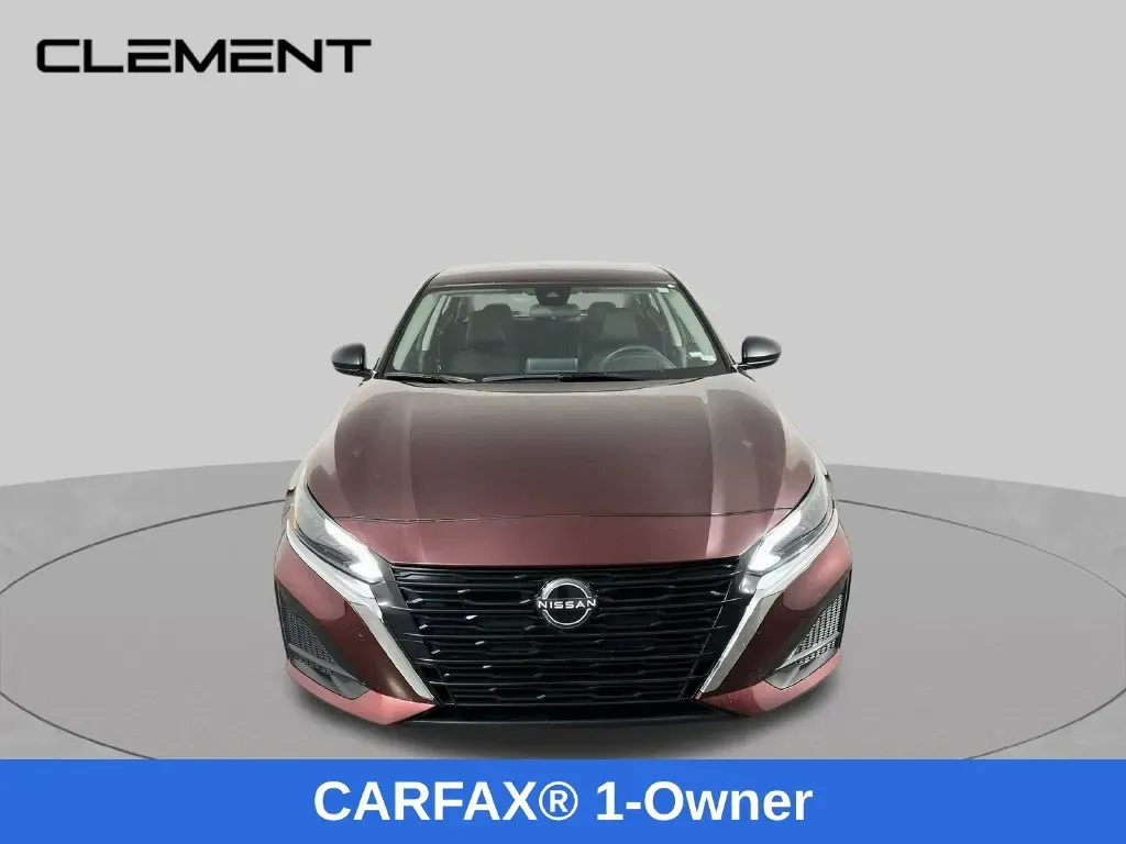 Nissan Altima photo 2