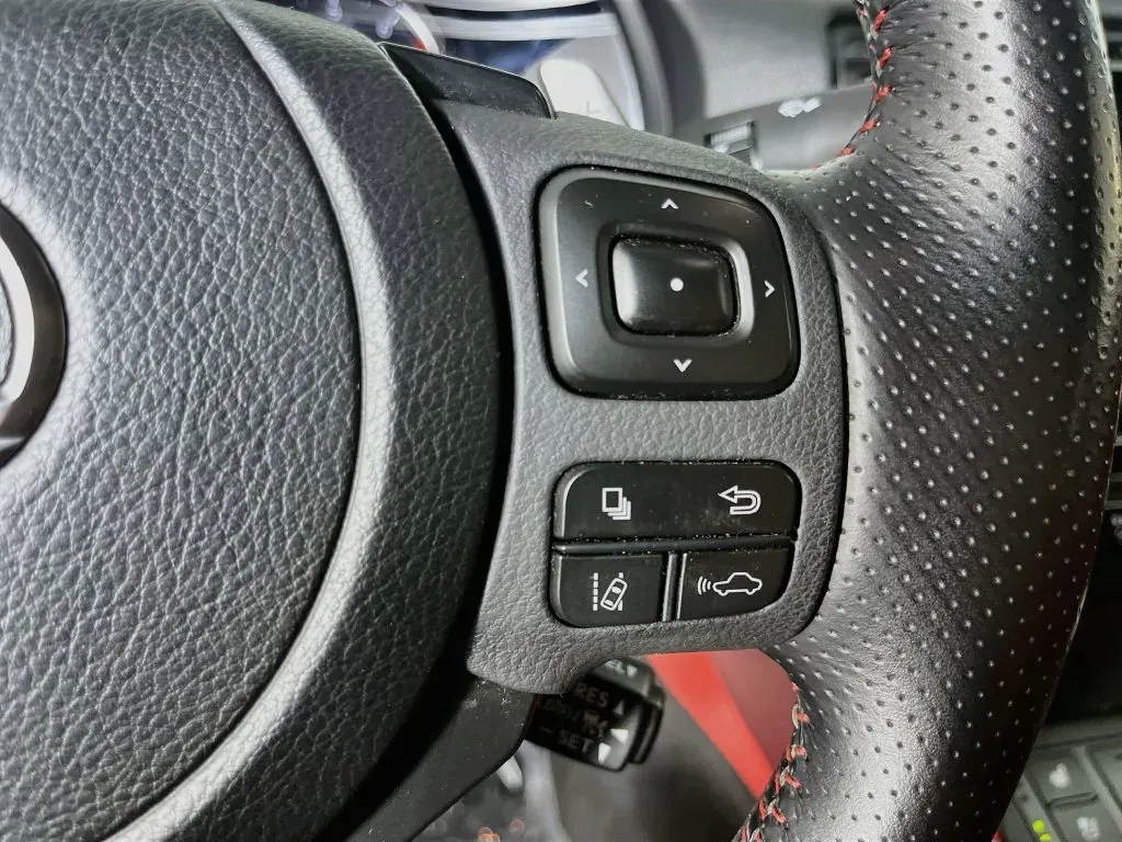 Lexus IS photo 14
