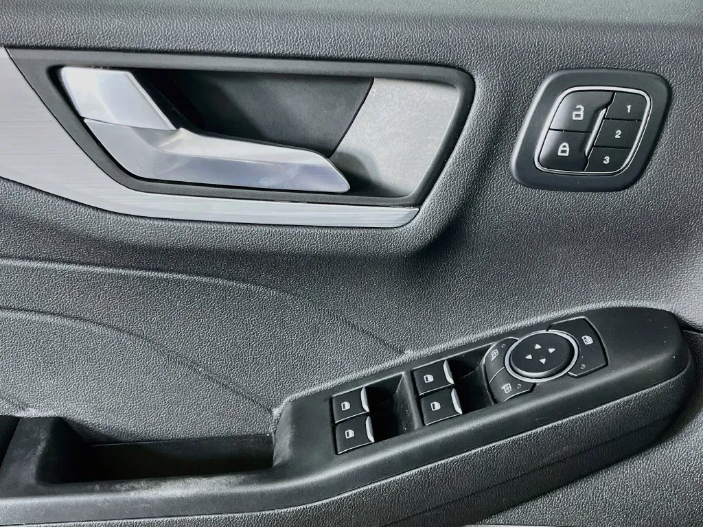 Ford Escape photo 22