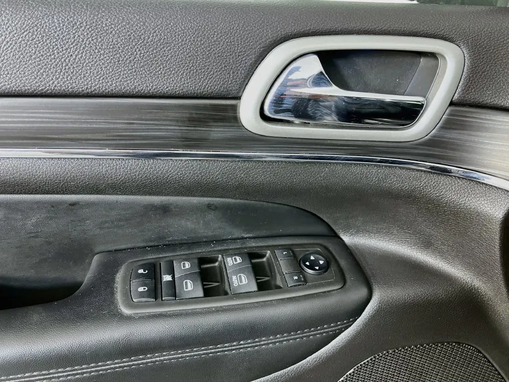 Jeep Grand Cherokee photo 25