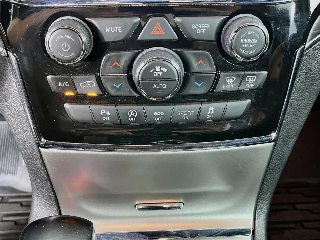 Jeep Grand Cherokee photo 21