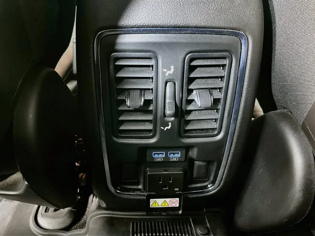 Jeep Grand Cherokee photo 10