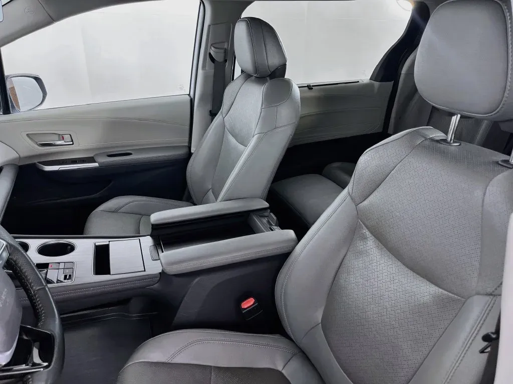 Toyota Sienna photo 25