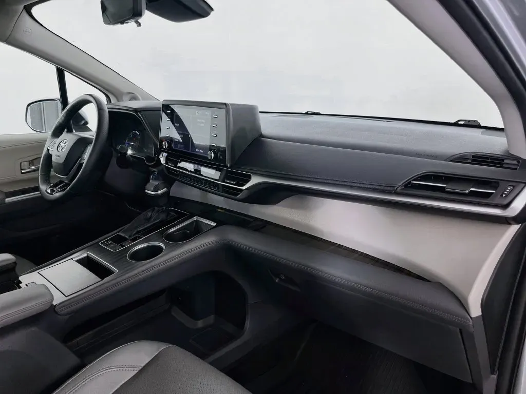 Toyota Sienna photo 33