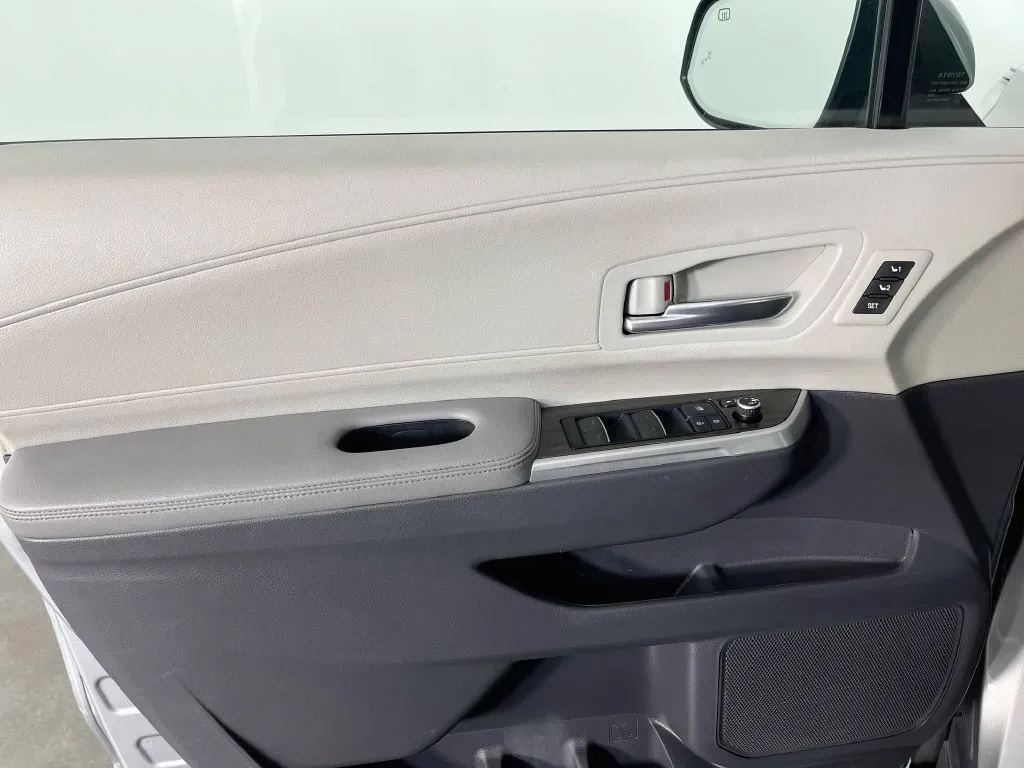 Toyota Sienna photo 22