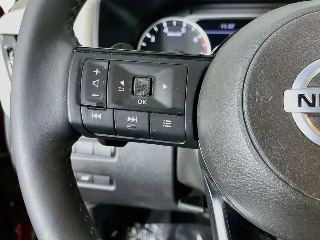 Nissan Rogue photo 14