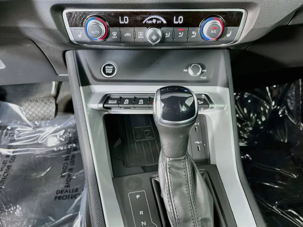 Audi Q3 photo 20