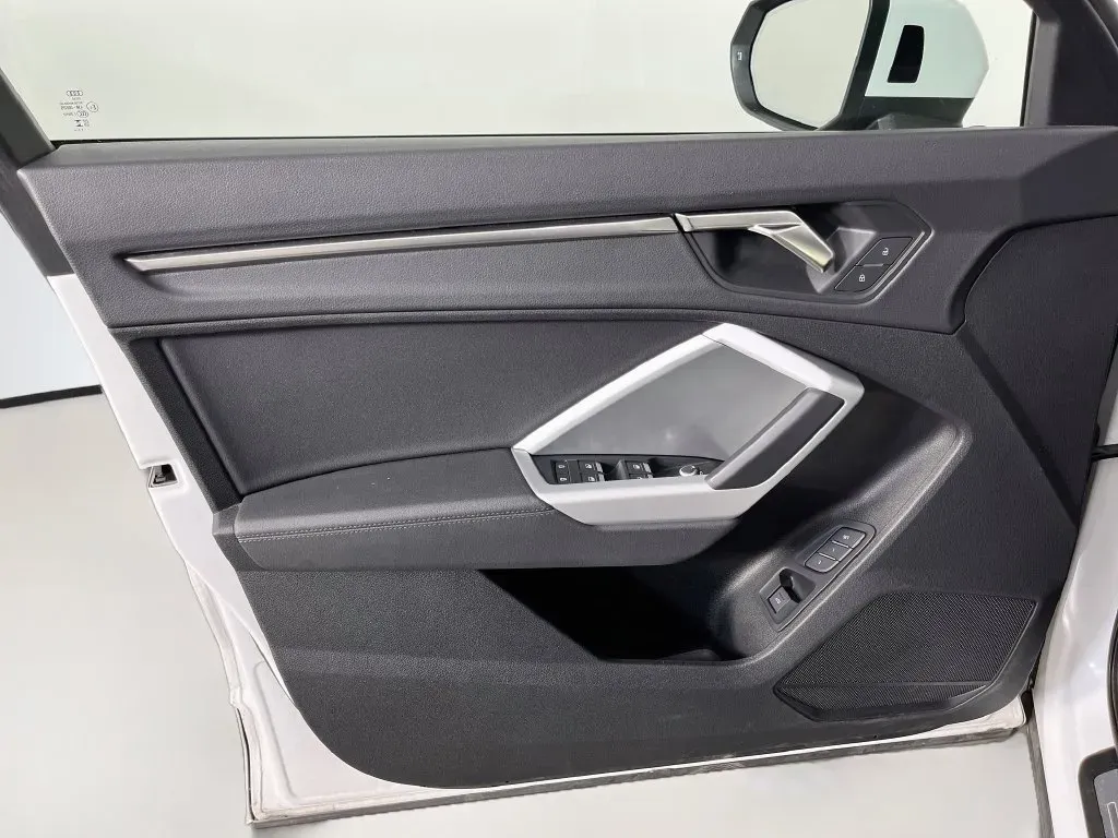 Audi Q3 photo 25