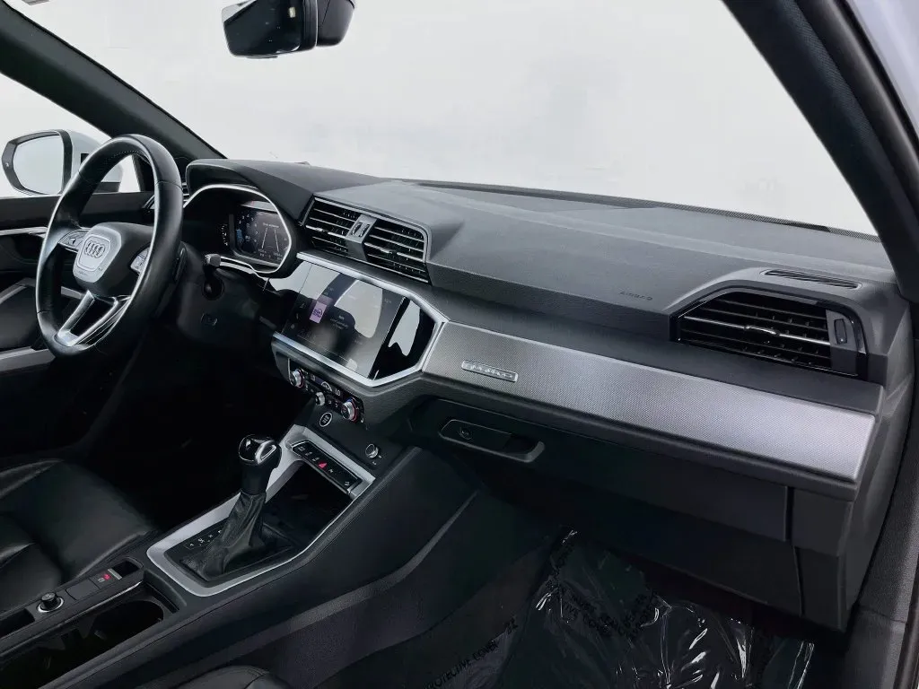 Audi Q3 photo 32