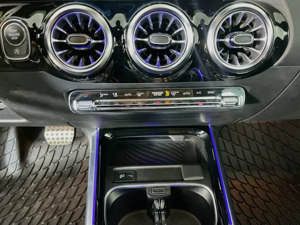 Mercedes-Benz GLA photo 21