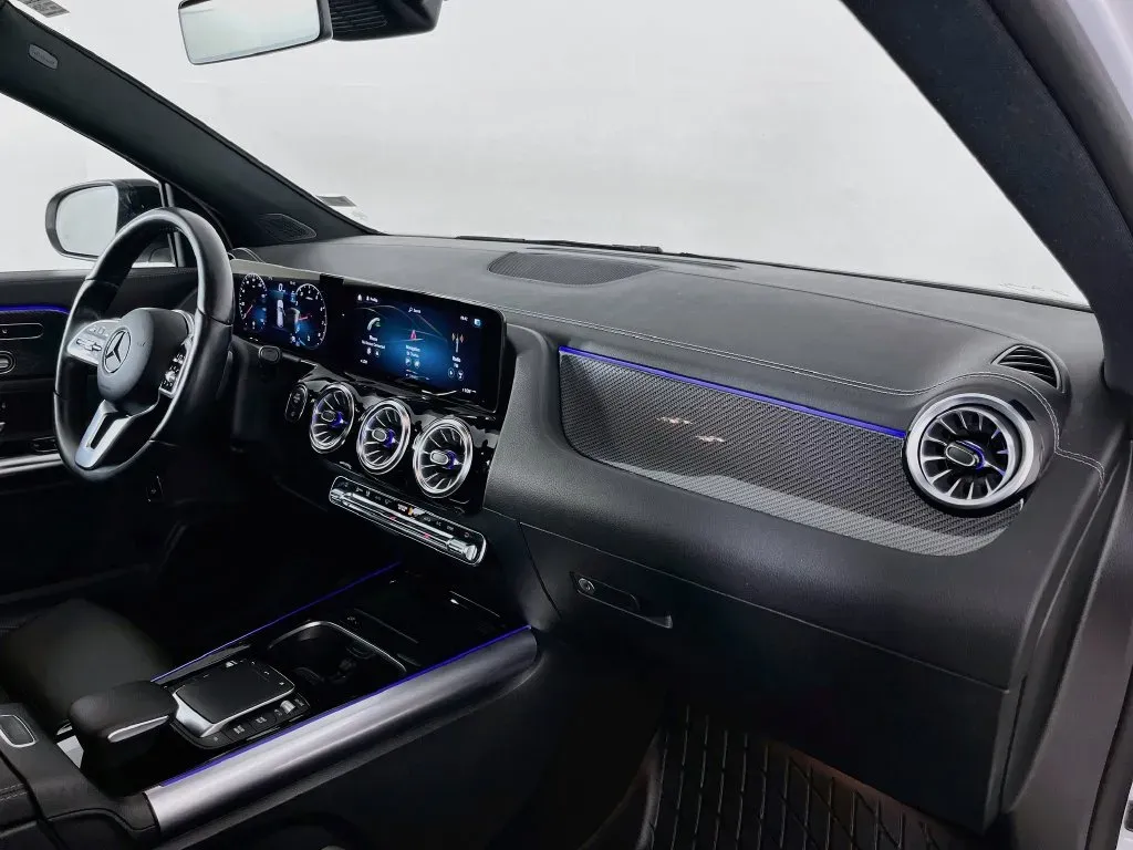 Mercedes-Benz GLA photo 34