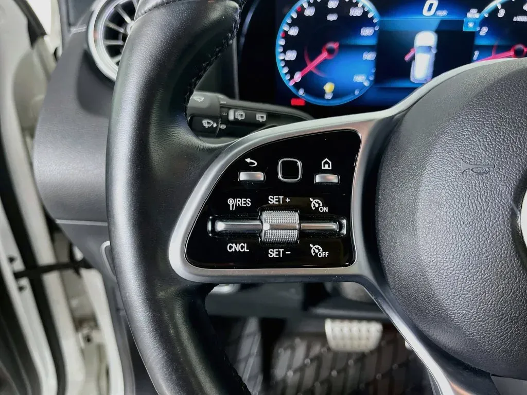Mercedes-Benz GLA photo 14