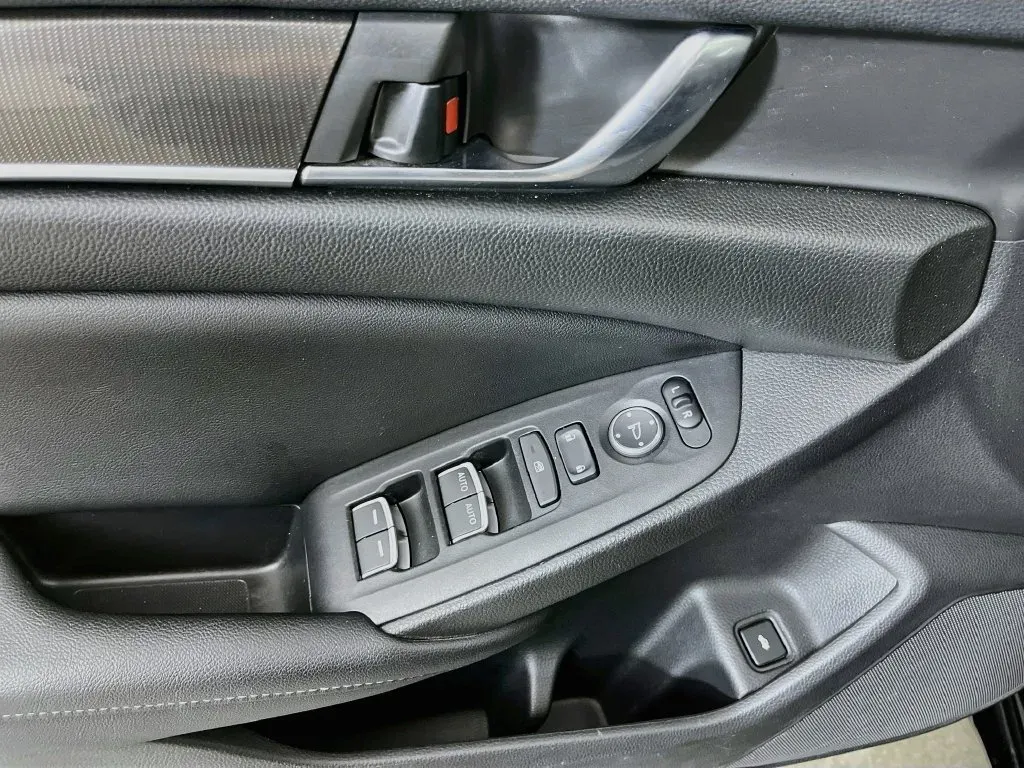 Honda Accord photo 22