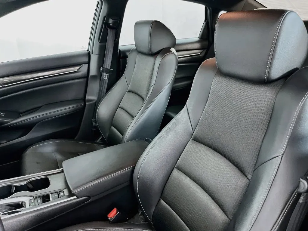Honda Accord photo 26