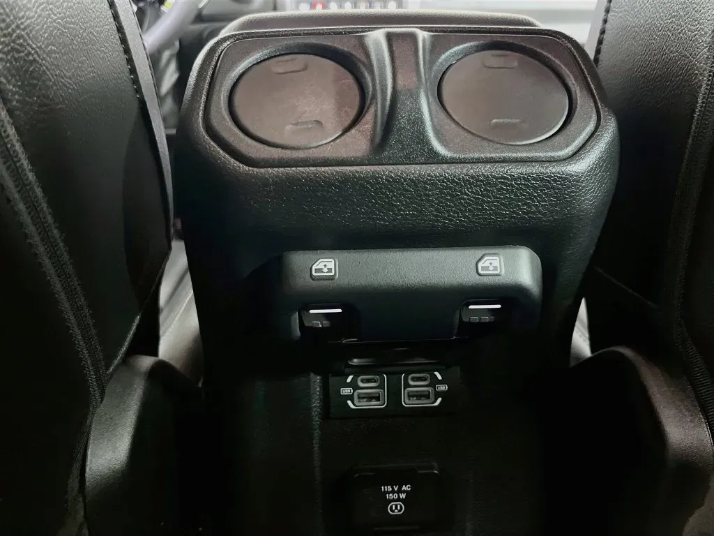 Jeep Wrangler photo 32