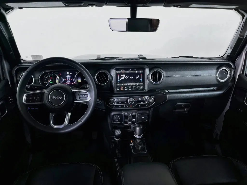 Jeep Wrangler photo 10