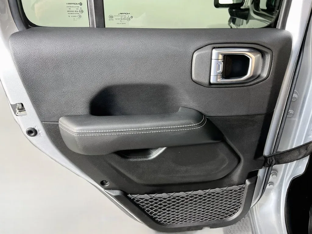 Jeep Wrangler photo 29