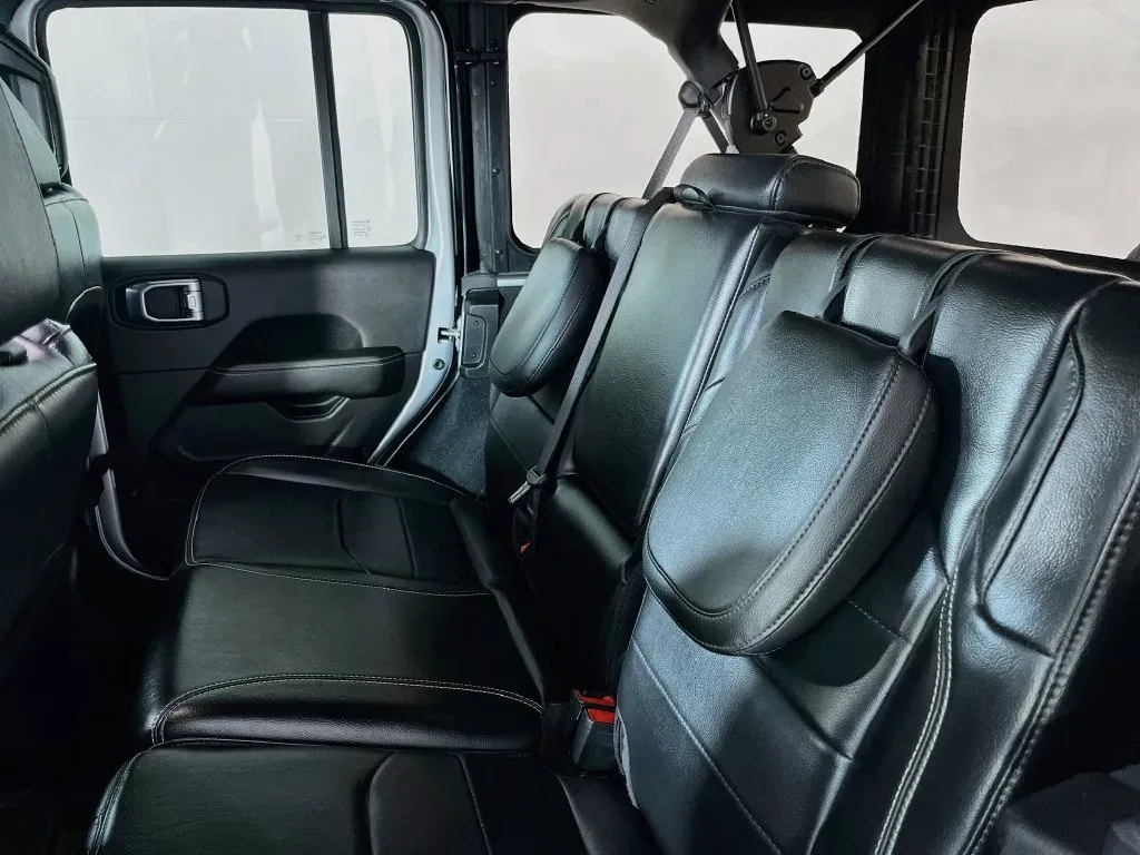 Jeep Wrangler photo 30
