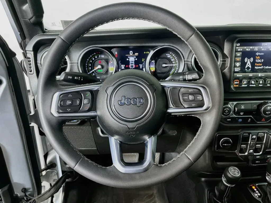 Jeep Wrangler photo 13