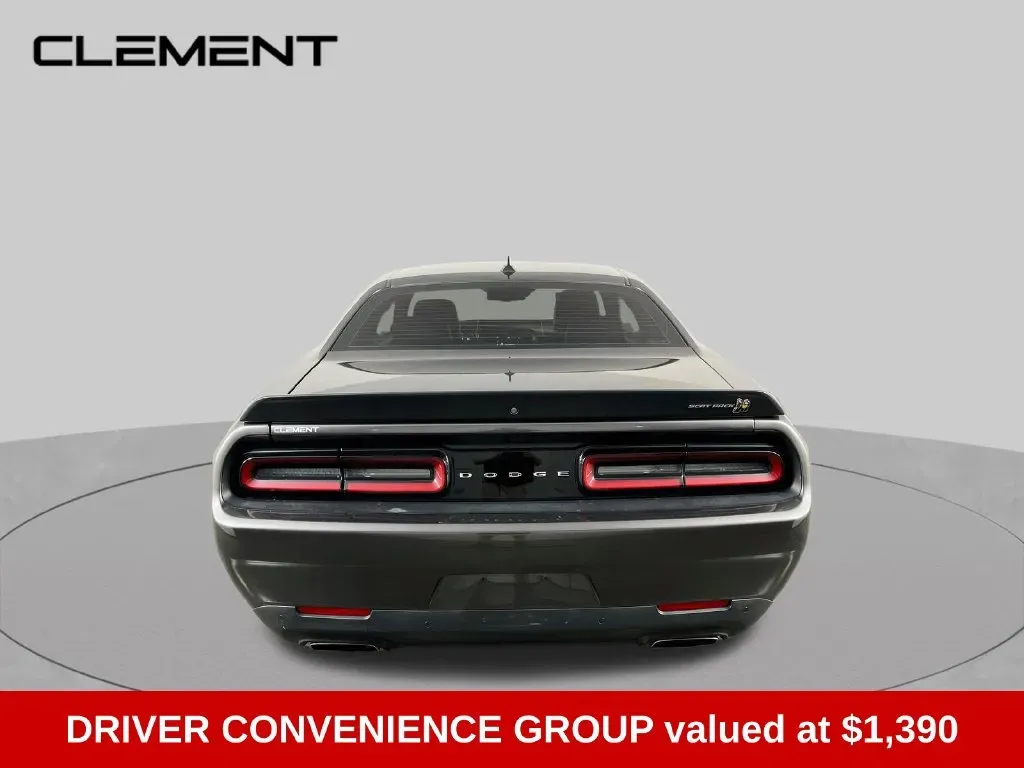 Dodge Challenger photo 7