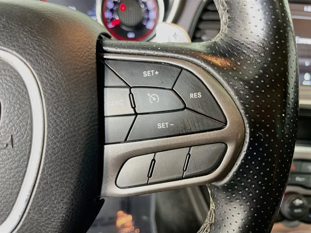 Dodge Challenger photo 16