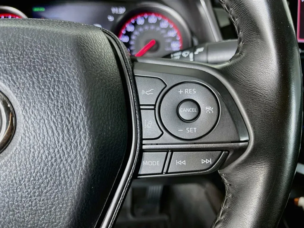 Toyota Camry photo 16