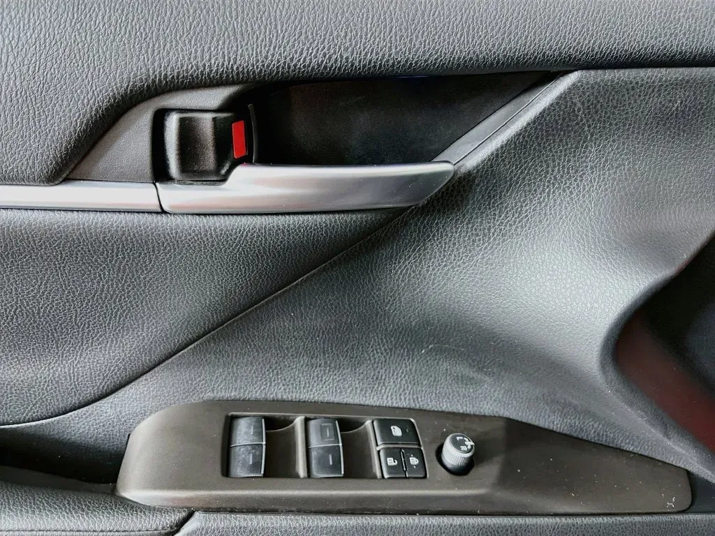 Toyota Camry photo 23