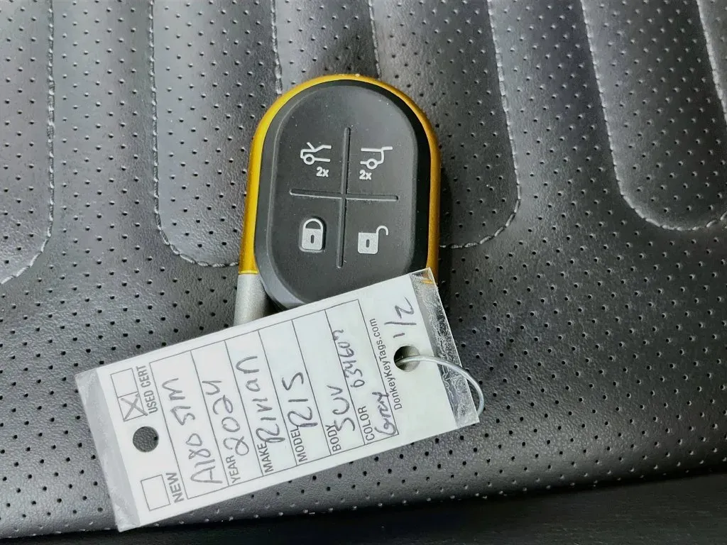 Rivian R1S photo 20